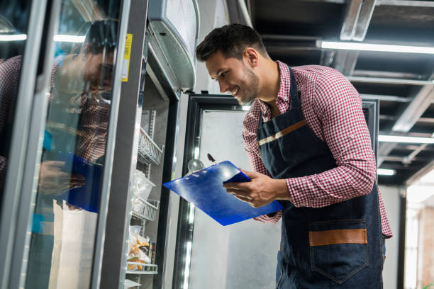 فروشگاه کوچک با یخچال صنعتی پروتئینی برای گوشت و سوسیس - فروش یاب، آگهی تجاری