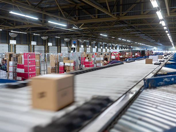 فروش یاب، خرید و فروش عمده، آگهی تجاری: عملیات لجستیک در انبارهای بزرگ