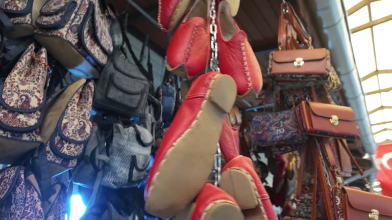 فروش یاب، مد، پوشاک و کیف و کفش عمده: دسترسی به تولیدکنندگان در فروش‌یاب، خرید و فروش عمده، آگهی تجاری