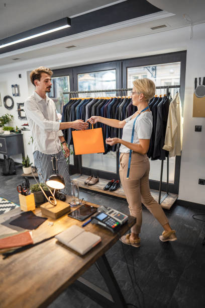 خرید و فروش عمده پوشاک در فروش یاب، آگهی تجاری و بازار عمده فروشان