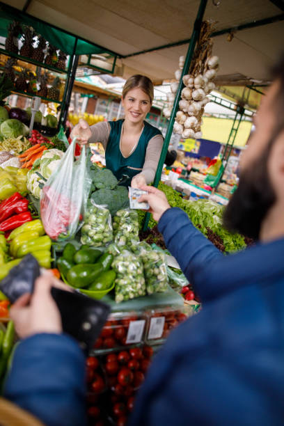 خرید و فروش عمده سبزیجات تازه در بازار محلی و فرصت های تجاری در فروش یاب و آگهی عمده فروشی